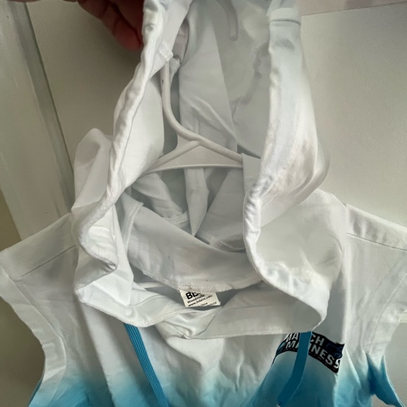 NWT NCAA Basketball March Madness Drawstring Short Sleeve Hoodie w Pocket. - Picture 4 of 5